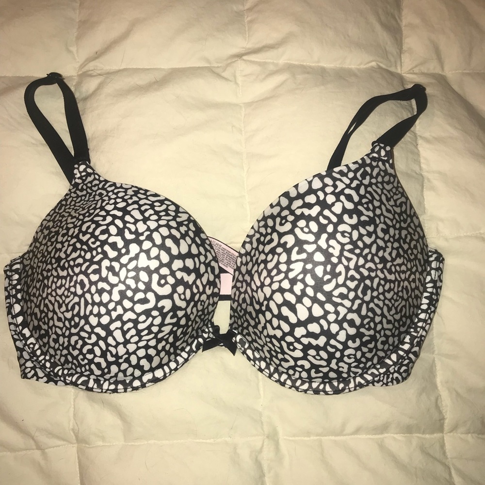 Victoria Secret Bra. Size 34DD.